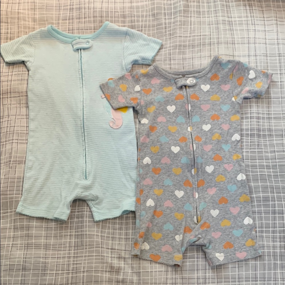 CARTER’S | Pair of 24 months onesies | EUC